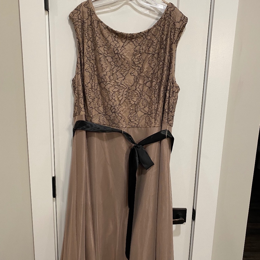 Dress Barn Formal Gown Dress MOB Evening Gold and Black 22 & Shrug